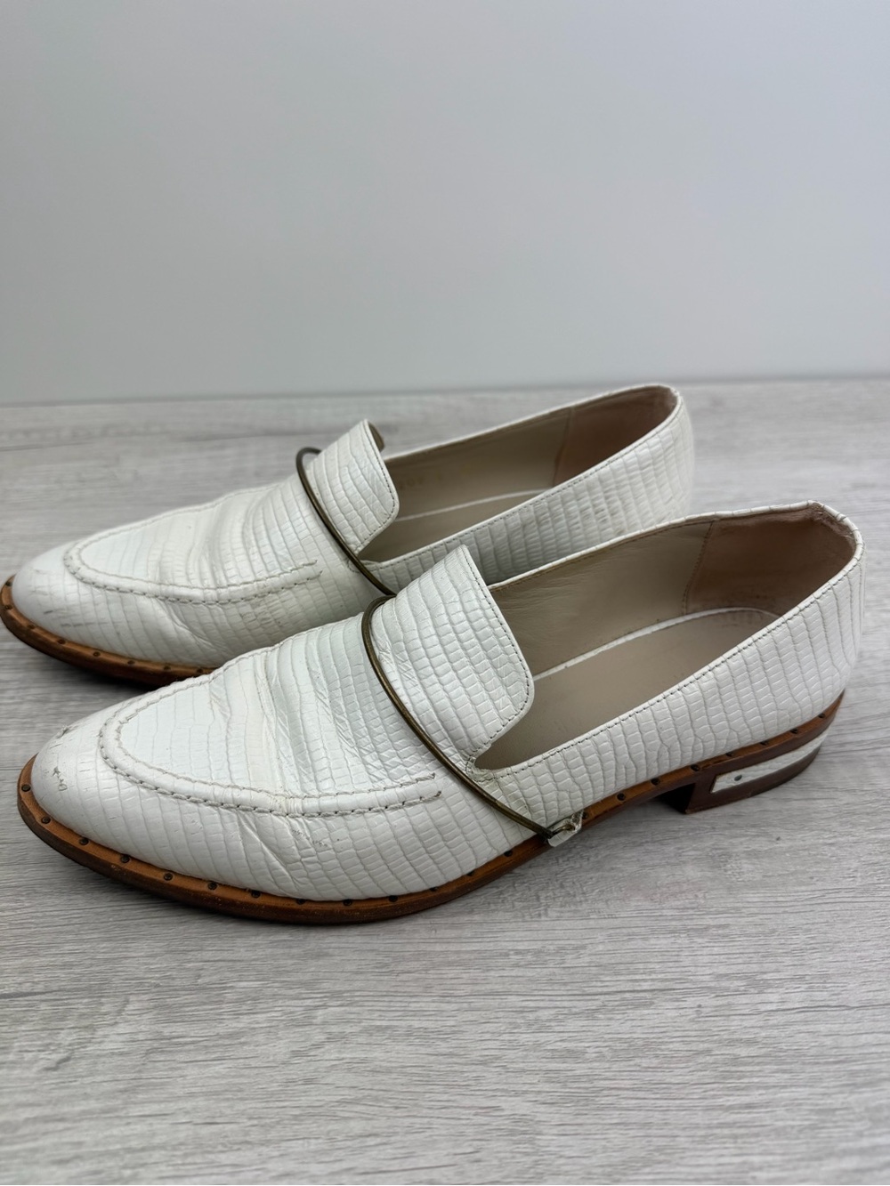 Freda Salvador White Embossed Leather Loafers Size 8 - Picture 4 of 11